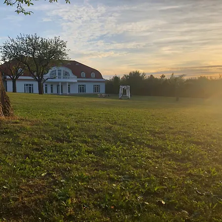 Diamondhouse & Wellness Villa *