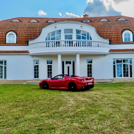 Diamondhouse & Wellness Villa Kolín